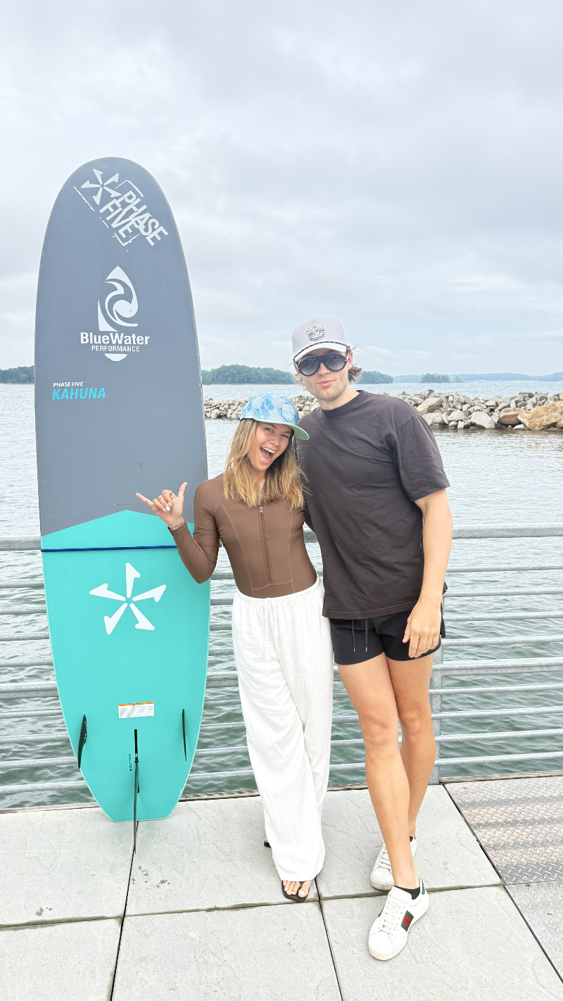 couple-surfboard